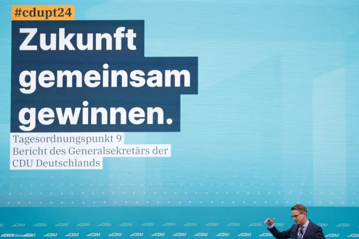 Der 36. Bundesparteitag: Bericht Generalsekretär Dr. C. Linnemann der CDU Deutschland Bühne des BPT24, Text: #cdupt24, Zukunft gemeinsam gewinnen, Tagesordnungspunkt 9 Bericht des Generalsekretärs der CDU Deutschland